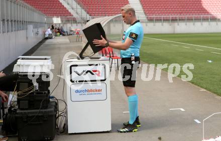 Fussball Bundesliga Testspiel Austria Klagenfurt. Test VAR. Video Assistant Referee. Schiedsrichter Thomas Froehlacher. Klagenfurt, am 19.7.2021.
Foto: Kuess
www.qspictures.net
---
pressefotos, pressefotografie, kuess, qs, qspictures, sport, bild, bilder, bilddatenbank