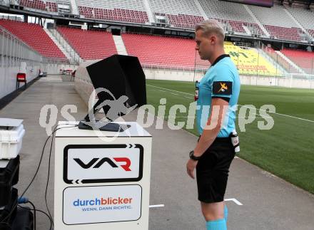 Fussball Bundesliga Testspiel Austria Klagenfurt. Test VAR. Video Assistant Referee. Schiedsrichter Thomas Froehlacher. Klagenfurt, am 19.7.2021.
Foto: Kuess
www.qspictures.net
---
pressefotos, pressefotografie, kuess, qs, qspictures, sport, bild, bilder, bilddatenbank