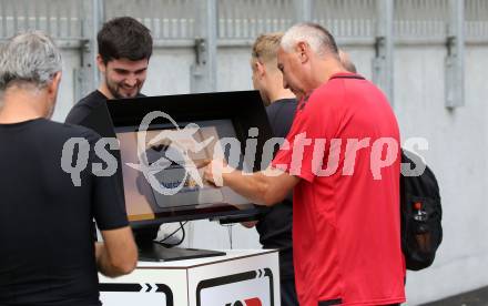 Fussball Bundesliga Testspiel Austria Klagenfurt. Test VAR. Video Assistant Referee. Trainer Peter Pacult. Klagenfurt, am 19.7.2021.
Foto: Kuess
www.qspictures.net
---
pressefotos, pressefotografie, kuess, qs, qspictures, sport, bild, bilder, bilddatenbank