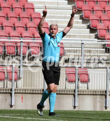 Fussball Bundesliga Testspiel Austria Klagenfurt. Test VAR. Video Assistant Referee. Schiedsrichter Thomas Froehlacher. Klagenfurt, am 19.7.2021.
Foto: Kuess
www.qspictures.net
---
pressefotos, pressefotografie, kuess, qs, qspictures, sport, bild, bilder, bilddatenbank