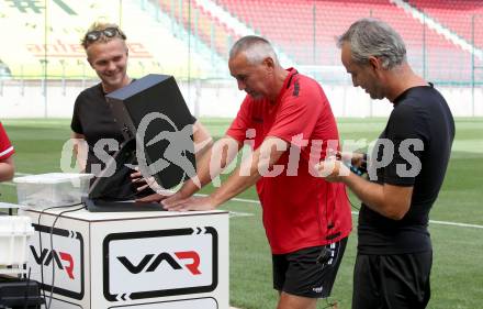 Fussball Bundesliga Testspiel Austria Klagenfurt. Test VAR. Video Assistant Referee. Trainer Peter Pacult. Klagenfurt, am 19.7.2021.
Foto: Kuess
www.qspictures.net
---
pressefotos, pressefotografie, kuess, qs, qspictures, sport, bild, bilder, bilddatenbank