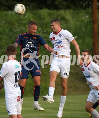 Fussball Kaerntner Liga. Maria Saal gegen Kraig. Kenen Bosnic (Maria Saal), Michael Kulnik (Kraig). Maria Saal, am 24.7.2021.
Foto: Kuess
---
pressefotos, pressefotografie, kuess, qs, qspictures, sport, bild, bilder, bilddatenbank