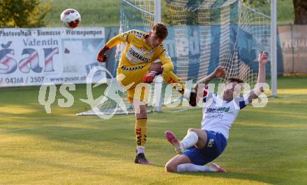 Fussball Regionalliga. SK Treibach gegen Ried Amateure (Junge Wikinger Ried). Kevin Vaschauner,  (Treibach),  Patrick Moser (Ried), Treibach, am 23.7.2021.
Foto: Kuess
---
pressefotos, pressefotografie, kuess, qs, qspictures, sport, bild, bilder, bilddatenbank