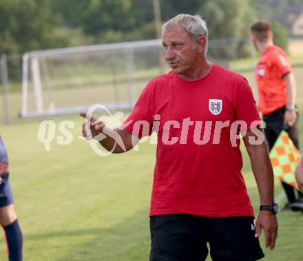 Fussball Kaerntner Liga. Maria Saal gegen Kraig. Trainer Hans Groess  (Maria Saal). Maria Saal, am 24.7.2021.
Foto: Kuess
---
pressefotos, pressefotografie, kuess, qs, qspictures, sport, bild, bilder, bilddatenbank