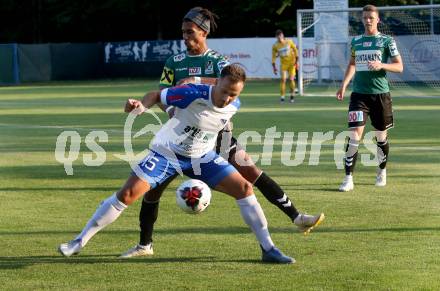 Fussball Regionalliga. SK Treibach gegen Ried Amateure (Junge Wikinger Ried). Vahid Muharemovic  (Treibach), Justin Mwatero  (Ried), Treibach, am 23.7.2021.
Foto: Kuess
---
pressefotos, pressefotografie, kuess, qs, qspictures, sport, bild, bilder, bilddatenbank