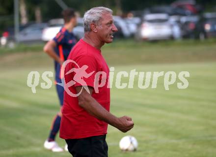 Fussball Kaerntner Liga. Maria Saal gegen Kraig. Trainer Hans Groess (Maria Saal). Maria Saal, am 24.7.2021.
Foto: Kuess
---
pressefotos, pressefotografie, kuess, qs, qspictures, sport, bild, bilder, bilddatenbank