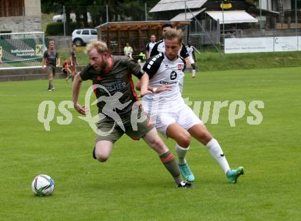 Fussball 1. Klasse B. Kleinkirchheim gegen Velden. Thomas Gruber   (Kleinkirchheim), Sebastian Bauer  (Velden). Kleinkirchheim, am 25.7.2021.
Foto: Kuess
---
pressefotos, pressefotografie, kuess, qs, qspictures, sport, bild, bilder, bilddatenbank