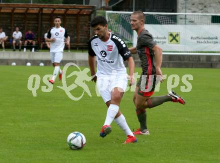 Fussball 1. Klasse B. Kleinkirchheim gegen Velden.  Mario Hubert Trattler  (Kleinkirchheim),   Dardan Kameraj (Velden). Kleinkirchheim, am 25.7.2021.
Foto: Kuess
---
pressefotos, pressefotografie, kuess, qs, qspictures, sport, bild, bilder, bilddatenbank
