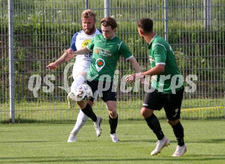 Fussball. Unterliga West. Landskron gegen Doelsach.  Raphael Simon Staguller (Landskron), Patrick Maierbrugger (Doelsach). Landskron, am 31.7.2021.
Foto: Kuess
www.qspictures.net
---
pressefotos, pressefotografie, kuess, qs, qspictures, sport, bild, bilder, bilddatenbank