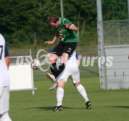 Fussball. Unterliga West. Landskron gegen Doelsach. Christian Wilpernig (Landskron), Andreas Wenger  (Doelsach). Landskron, am 31.7.2021.
Foto: Kuess
www.qspictures.net
---
pressefotos, pressefotografie, kuess, qs, qspictures, sport, bild, bilder, bilddatenbank