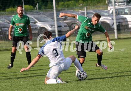 Fussball. Unterliga West. Landskron gegen Doelsach. Daniel Arneitz (Landskron), Philipp Hochegger (Doelsach). Landskron, am 31.7.2021.
Foto: Kuess
www.qspictures.net
---
pressefotos, pressefotografie, kuess, qs, qspictures, sport, bild, bilder, bilddatenbank