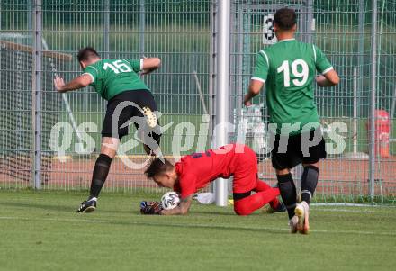 Fussball. Unterliga West. Landskron gegen Doelsach.  Christoph Wolfgang Erlacher, Philipp Ronacher (Landskron), Julian Roman Fuerhapter (Doelsach). Landskron, am 31.7.2021.
Foto: Kuess
www.qspictures.net
---
pressefotos, pressefotografie, kuess, qs, qspictures, sport, bild, bilder, bilddatenbank