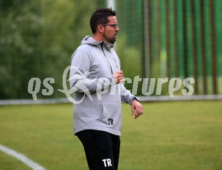 Fussball. Unterliga Ost. Sele Zell gegen Eisenkappel.  Trainer  Bernhard Erich Starz    (Eisenkappel). Sele Zell, am 1.8.2021.
Foto: Kuess
www.qspictures.net
---
pressefotos, pressefotografie, kuess, qs, qspictures, sport, bild, bilder, bilddatenbank