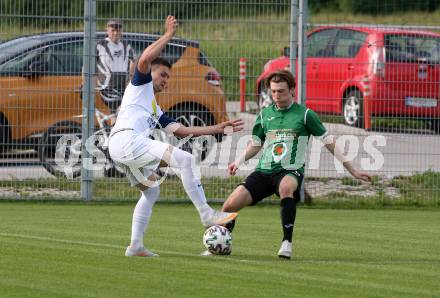 Fussball. Unterliga West. Landskron gegen Doelsach. Raphael Simon Staguller  (Landskron), Julian Wallner (Doelsach). Landskron, am 31.7.2021.
Foto: Kuess
www.qspictures.net
---
pressefotos, pressefotografie, kuess, qs, qspictures, sport, bild, bilder, bilddatenbank