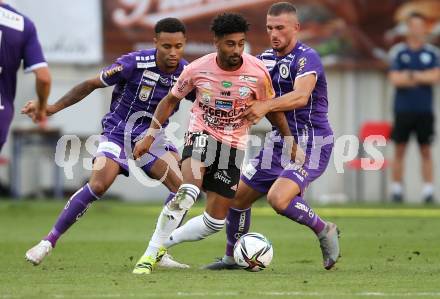 Fussball. Bundesliga. SK Austria Klagenfurt gegen TSV Hartberg.   Michael Blauensteiner, Turgay Gemicibasi, (Klagenfurt), Noel Niemann  (Hartberg). Klagenfurt, am 7.8.2021.
Foto: Kuess
www.qspictures.net
---
pressefotos, pressefotografie, kuess, qs, qspictures, sport, bild, bilder, bilddatenbank