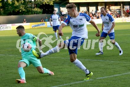 Fussball. Regionallliga. Treibach gegen ATSV Stadl-Paura.  Philipp Hoeberl , (Treibach), Roberto Stajev  (ATSV Stadl-Paura). Treibach, am 10.8.2021.
Foto: Kuess
www.qspictures.net
---
pressefotos, pressefotografie, kuess, qs, qspictures, sport, bild, bilder, bilddatenbank