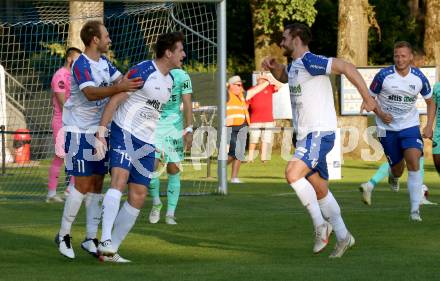 Fussball. Regionallliga. Treibach gegen ATSV Stadl-Paura.  Torjubel  Bernhard Walzl, Hanno Ulrich Wachernig , Moritz Leitner,  (Treibach). Treibach, am 10.8.2021.
Foto: Kuess
www.qspictures.net
---
pressefotos, pressefotografie, kuess, qs, qspictures, sport, bild, bilder, bilddatenbank