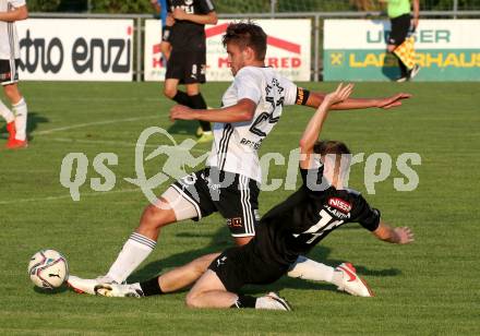 Fussball Kaerntner Liga. Bleiburg gegen St. Michael/Bl..  Marcel Moertl (Bleiburg),  Philipp Gerhard Pachoinig  (St. Michael/Bl.). Bleiburg, am 14.8.2021.
Foto: Kuess
---
pressefotos, pressefotografie, kuess, qs, qspictures, sport, bild, bilder, bilddatenbank