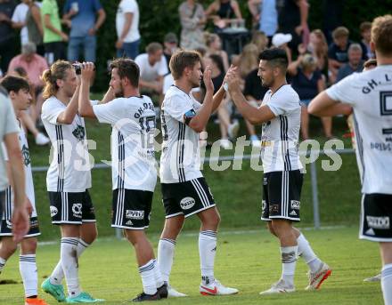 Fussball Kaerntner Liga. Bleiburg gegen St. Michael/Bl.. Jubel Arnold Gross, Tilen Kobold, Philipp Gerhard Pachoinig, Senad Jahic  (St. Michael/Bl.). Bleiburg, am 14.8.2021.
Foto: Kuess
---
pressefotos, pressefotografie, kuess, qs, qspictures, sport, bild, bilder, bilddatenbank