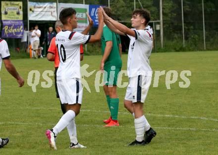 Fussball 1. KLasse C. St. Urban gegen St. Veit.  Torjubel  Edin Serdarevic, Lukas Bernhard Unterweger (St. Veit). St. Urban, am 15.8.2021.
Foto: Kuess
---
pressefotos, pressefotografie, kuess, qs, qspictures, sport, bild, bilder, bilddatenbank
