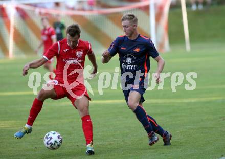 Fussball. Kaerntner Liga. ATUS Ferlach gegen Kraig. Erwin Bajric  (Ferlach),   Lukas Paul Hoefferer (Kraig). Ferlach, am 21.8.2021.
Foto: Kuess
www.qspictures.net
---
pressefotos, pressefotografie, kuess, qs, qspictures, sport, bild, bilder, bilddatenbank