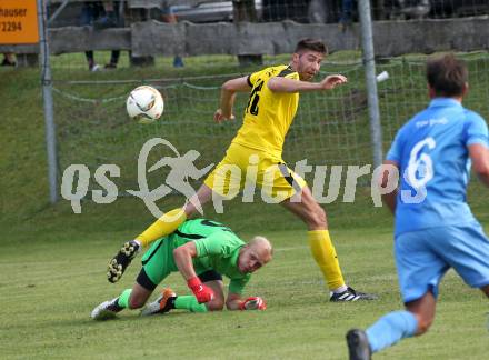 Fussball. Unterliga West. Lind gegen VSV.  Paul Mayerhofer (Lind), Emir Garibovic  (VSV). Lind, am 21.8.2021.
Foto: Kuess
www.qspictures.net
---
pressefotos, pressefotografie, kuess, qs, qspictures, sport, bild, bilder, bilddatenbank