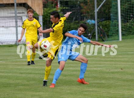 Fussball. Unterliga West. Lind gegen VSV.  David Gabriel Oswald (Lind),    Nermin Konjevic (VSV). Lind, am 21.8.2021.
Foto: Kuess
www.qspictures.net
---
pressefotos, pressefotografie, kuess, qs, qspictures, sport, bild, bilder, bilddatenbank