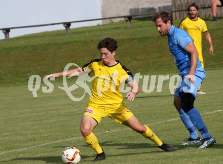 Fussball. Unterliga West. Lind gegen VSV.  Michael Unterguggenberger (Lind), Louis-Christo Sallfeldner  (VSV). Lind, am 21.8.2021.
Foto: Kuess
www.qspictures.net
---
pressefotos, pressefotografie, kuess, qs, qspictures, sport, bild, bilder, bilddatenbank