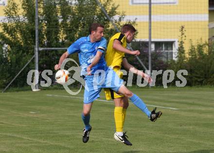 Fussball. Unterliga West. Lind gegen VSV. Lukas Gritschacher   (Lind),   Raphael Velikogne (VSV). Lind, am 21.8.2021.
Foto: Kuess
www.qspictures.net
---
pressefotos, pressefotografie, kuess, qs, qspictures, sport, bild, bilder, bilddatenbank