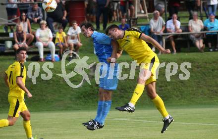 Fussball. Unterliga West. Lind gegen VSV.  Alexander Preissl (Lind),  Emir Garibovic (VSV). Lind, am 21.8.2021.
Foto: Kuess
www.qspictures.net
---
pressefotos, pressefotografie, kuess, qs, qspictures, sport, bild, bilder, bilddatenbank