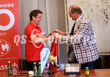Eishockey. Bundesliga. KAC. Pressekonferenz.   Oliver Pilloni, Diethard Theuermann. Klagenfurt, 26.8.2021.
Foto: Kuess
www.qspictures.net
---
pressefotos, pressefotografie, kuess, qs, qspictures, sport, bild, bilder, bilddatenbank