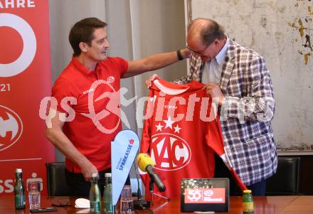 Eishockey. Bundesliga. KAC. Pressekonferenz.   Oliver Pilloni, Diethard Theuermann. Klagenfurt, 26.8.2021.
Foto: Kuess
www.qspictures.net
---
pressefotos, pressefotografie, kuess, qs, qspictures, sport, bild, bilder, bilddatenbank