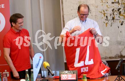Eishockey. Bundesliga. KAC. Pressekonferenz.   Oliver Pilloni, Diethard Theuermann. Klagenfurt, 26.8.2021.
Foto: Kuess
www.qspictures.net
---
pressefotos, pressefotografie, kuess, qs, qspictures, sport, bild, bilder, bilddatenbank