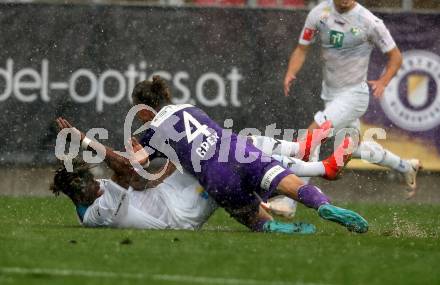 Fussball. Bundesliga. SK Austria Klagenfurt gegen WSG Tirol.  Patrick Greil,  (Klagenfurt),  Maxime Awoudja (Tirol). Klagenfurt, am 28.8.2021.
Foto: Kuess
www.qspictures.net
---
pressefotos, pressefotografie, kuess, qs, qspictures, sport, bild, bilder, bilddatenbank