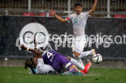 Fussball. Bundesliga. SK Austria Klagenfurt gegen WSG Tirol.  Patrick Greil,  (Klagenfurt),  Maxime Awoudja (Tirol). Klagenfurt, am 28.8.2021.
Foto: Kuess
www.qspictures.net
---
pressefotos, pressefotografie, kuess, qs, qspictures, sport, bild, bilder, bilddatenbank