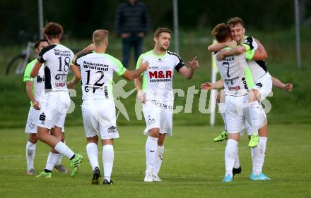 Fussball Kaerntner Liga. St. Andrae/WAC Juniors gegen Feldkirchen. Torjubel Sebastian Schmid, Kevin Alfons Bretis, Adriano Bilandzija, Martin Hinteregger, David Tamegger, Michael Groinig (Feldkirchen). St. Andrae, am 27.8.2021.
Foto: Kuess
---
pressefotos, pressefotografie, kuess, qs, qspictures, sport, bild, bilder, bilddatenbank