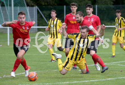 Fussball. 1. KLasse B. Maria Gail gegen Rothenthurn. Philipp Christian Stotz (Maria Gail),   Grega Gorisek (Rothenthurn). Maria Gail, am 29.8.2021.
Foto: Kuess
---
pressefotos, pressefotografie, kuess, qs, qspictures, sport, bild, bilder, bilddatenbank