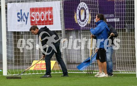 Fussball. Bundesliga. SK Austria Klagenfurt gegen WSG Tirol. Regen, Arbeiten am Rasen. Klagenfurt, am 28.8.2021.
Foto: Kuess
www.qspictures.net
---
pressefotos, pressefotografie, kuess, qs, qspictures, sport, bild, bilder, bilddatenbank