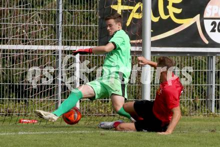 Fussball. 1. KLasse B. Maria Gail gegen Rothenthurn. Ivan Pravdic (Maria Gail),  Alexander Burkhard Unterberger (Rothenthurn). Maria Gail, am 29.8.2021.
Foto: Kuess
---
pressefotos, pressefotografie, kuess, qs, qspictures, sport, bild, bilder, bilddatenbank