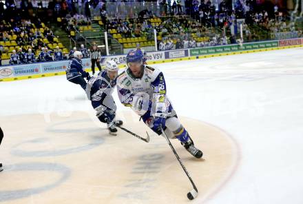 Eishockey Testspiel. EC Grand Immo VSV gegen HK Nitra. Joel Broda,  (VSV),  Adrian Holesinsky  (Nitra). Villach, am 31.8.2021.
Foto: Kuess
www.qspictures.net
---
pressefotos, pressefotografie, kuess, qs, qspictures, sport, bild, bilder, bilddatenbank