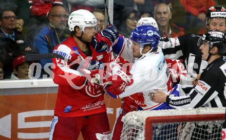 EBEL. Eishockey Bundesliga. KAC gegen	HC TIWAG Innsbruck. Thomas Hundertpfund, (KAC), Joel Messner   (Innsbruck). Klagenfurt, am 18.9.2021.
Foto: Kuess
www.qspictures.net

---
pressefotos, pressefotografie, kuess, qs, qspictures, sport, bild, bilder, bilddatenbank