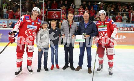 EBEL. Eishockey Bundesliga. KAC gegen	HC TIWAG Innsbruck. Spieler des Abends. Nicholas Eric Petersen, Clemens Unterweger (KAC). Klagenfurt, am 18.9.2021.
Foto: Kuess
www.qspictures.net

---
pressefotos, pressefotografie, kuess, qs, qspictures, sport, bild, bilder, bilddatenbank