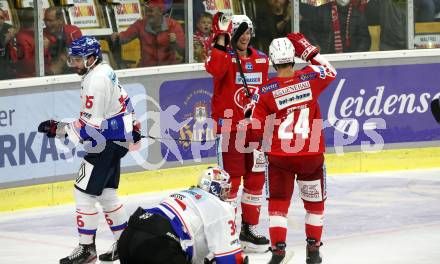 EBEL. Eishockey Bundesliga. KAC gegen	HC TIWAG Innsbruck. Torjubel Nicholas Eric Petersen, Steven Strong (KAC). Klagenfurt, am 18.9.2021.
Foto: Kuess
www.qspictures.net

---
pressefotos, pressefotografie, kuess, qs, qspictures, sport, bild, bilder, bilddatenbank