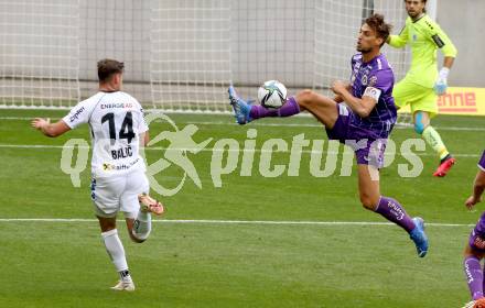 Fussball. Bundesliga. SK Austria Klagenfurt gegen  LASK.  Thorsten Mahrer,  (Klagenfurt), Husein Balic (LASK). Klagenfurt, am 19.9.2021.
Foto: Kuess
www.qspictures.net
---
pressefotos, pressefotografie, kuess, qs, qspictures, sport, bild, bilder, bilddatenbank
