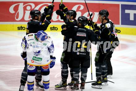 EBEL. Eishockey Bundesliga. VSV gegen HC Pustertal Woelfe.  Torjubel Simon Berger, Alex Zeccetto  (Pustertal). Villach, am 24.9.2021.
Foto: Kuess
www.qspictures.net
---
pressefotos, pressefotografie, kuess, qs, qspictures, sport, bild, bilder, bilddatenbank