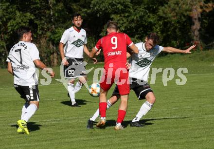 Fussball. Kaerntner Liga. Ferlach Atus gegen St. Michael/Bl..  Hannes Marcel Schwarz (Ferlach), Ziga Rozej  (St. Michael). Ferlach, am 25.9.2021.
Foto: Kuess
www.qspictures.net
---
pressefotos, pressefotografie, kuess, qs, qspictures, sport, bild, bilder, bilddatenbank