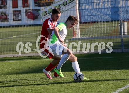 Fussball. Kaerntner Liga. KAC 1909 gegen Feldkirchen SV.  Danijel Jovic (KAC),  Michael Groinig  (Feldkirchen). Klagenfurt, am 25.9.2021.
Foto: Kuess
www.qspictures.net
---
pressefotos, pressefotografie, kuess, qs, qspictures, sport, bild, bilder, bilddatenbank