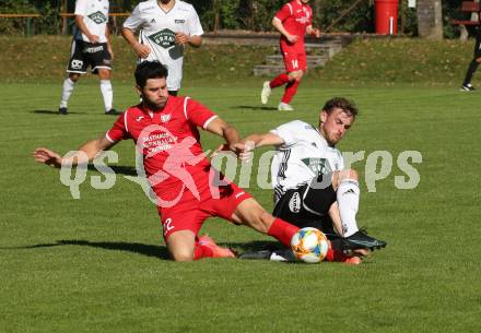 Fussball. Kaerntner Liga. Ferlach Atus gegen St. Michael/Bl..   Stephan Buergler (Ferlach), Ziga Rozej  (St. Michael). Ferlach, am 25.9.2021.
Foto: Kuess
www.qspictures.net
---
pressefotos, pressefotografie, kuess, qs, qspictures, sport, bild, bilder, bilddatenbank