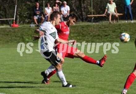 Fussball. Kaerntner Liga. Ferlach Atus gegen St. Michael/Bl..  Martin Sustersic (Ferlach), Benjamin Opietnik   (St. Michael). Ferlach, am 25.9.2021.
Foto: Kuess
www.qspictures.net
---
pressefotos, pressefotografie, kuess, qs, qspictures, sport, bild, bilder, bilddatenbank