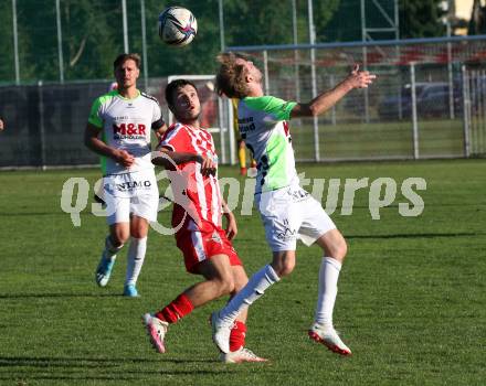 Fussball. Kaerntner Liga. KAC 1909 gegen Feldkirchen SV.  Danijel Jovic (KAC),   David Tamegger (Feldkirchen). Klagenfurt, am 25.9.2021.
Foto: Kuess
www.qspictures.net
---
pressefotos, pressefotografie, kuess, qs, qspictures, sport, bild, bilder, bilddatenbank